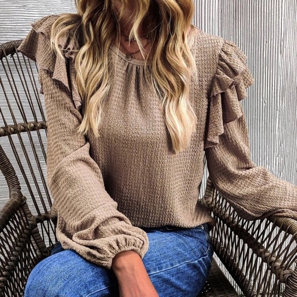 Tops - Boho ruffle trim blouse